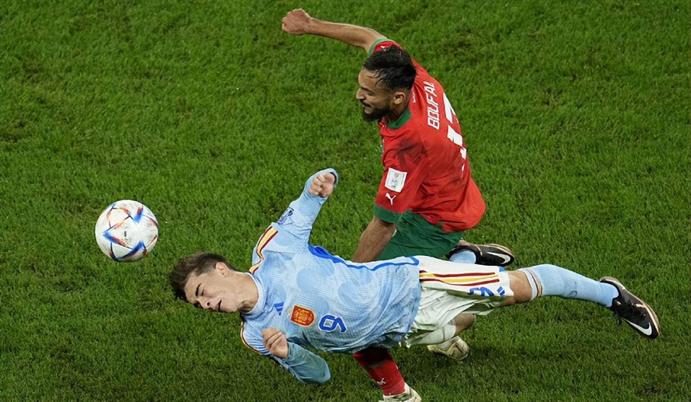 精彩纷呈的比赛场面，球员个个势不可挡的简单介绍